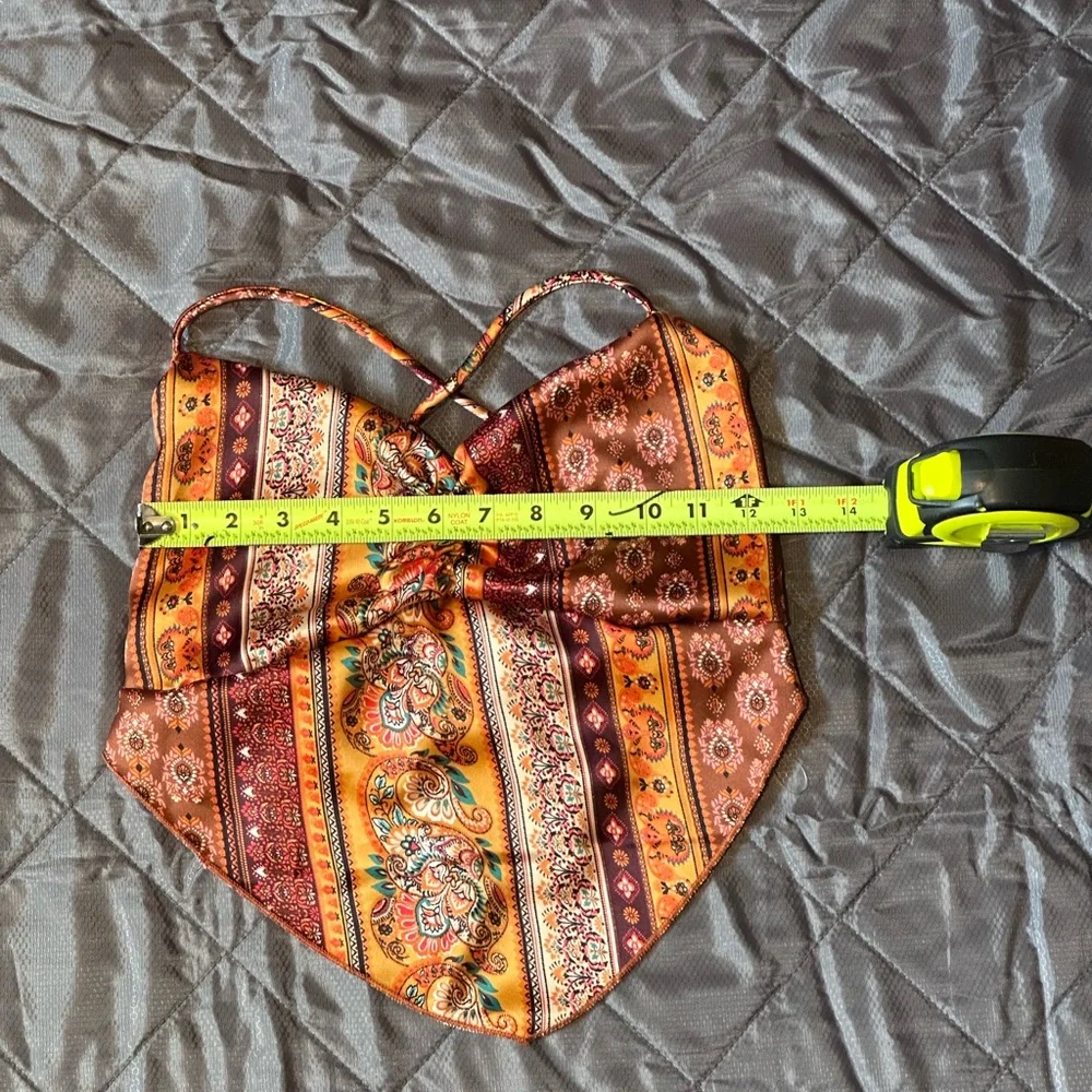 Patterned Backless Top - Picture 6 of 7